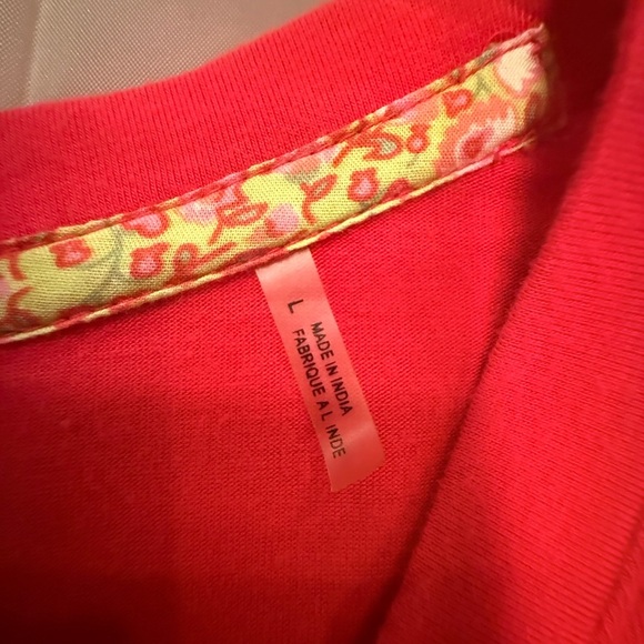 Robert Graham Red Ruched Short Embroidered Sleeve Tee Size Large - Picture 5 of 9